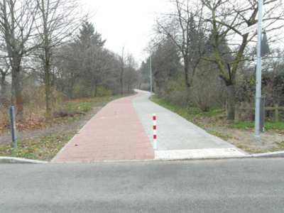 Radweg Katzenbuckel von Theodor-Storm-Stieg in Richtung Richard-Dehmel-Stra&szlig;e