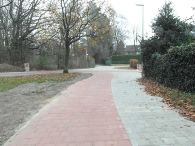 Radweg Katzenbuckel Blick auf Kreuzungsbereich Gehweg/Radweg Richard-Dehmel-Stra&szlig;e