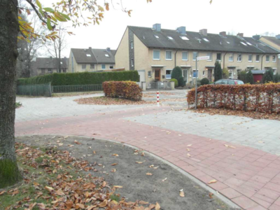 Platzbereich Richard-Dehmel-Stra&szlig;e, Mobiliar B&auml;nke und M&uuml;lleimer sollen folgen