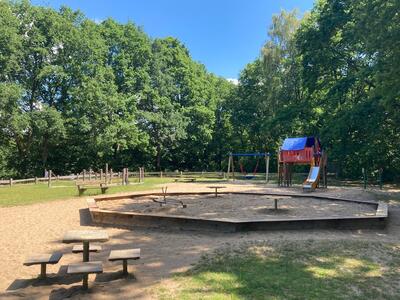 Kinderspielplatz Blockhaus