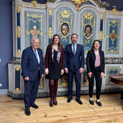 Besuch franz&ouml;sische Konsulin im Schloss_Gruppenbild_2